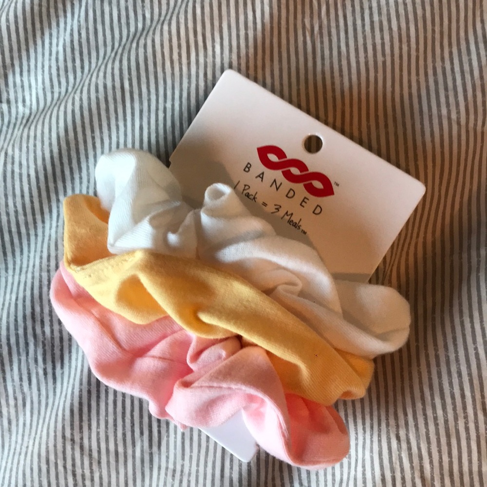 3 SCRUNCHIES